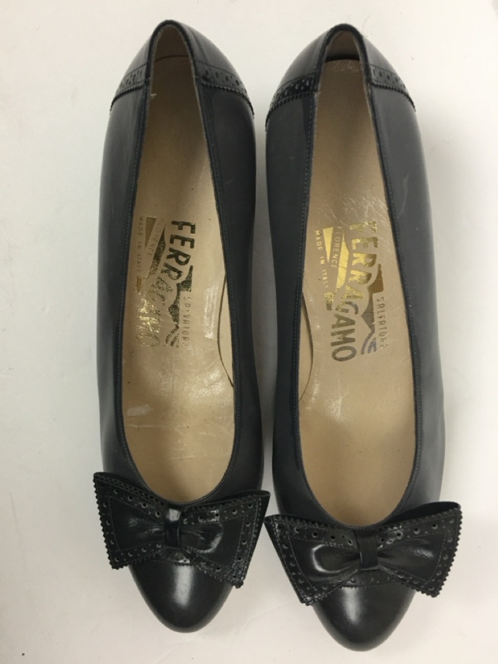 Salvatore Ferragamo Iconic Classic Grey Leather Vara Bow Kitten Heels  6B - Picture 6 of 12